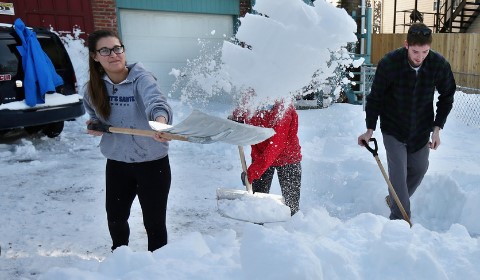 बर्फ हटाकर रातों-रात लखपति बनने का मौका, सैलरी जानकर उड़ जाएंगे होश!